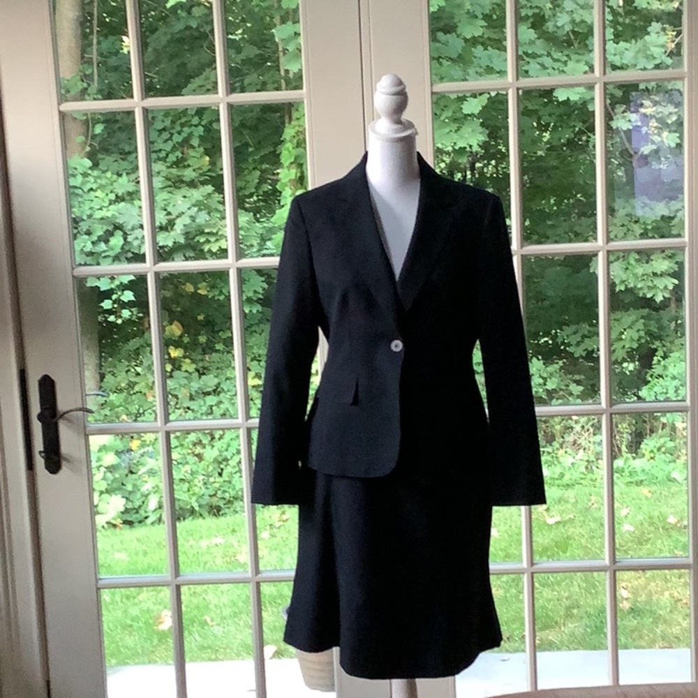 Anne Klein 2.  Navy blue suit.size 6P. NWT